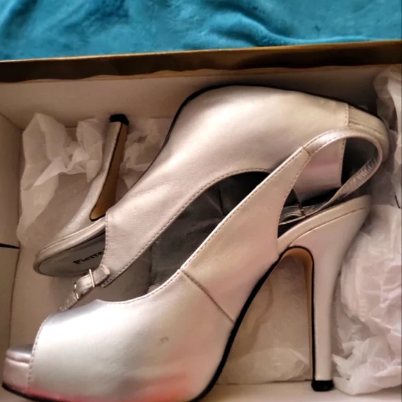Pierre Dumas Satin Silver Heels - Picture 8 of 9